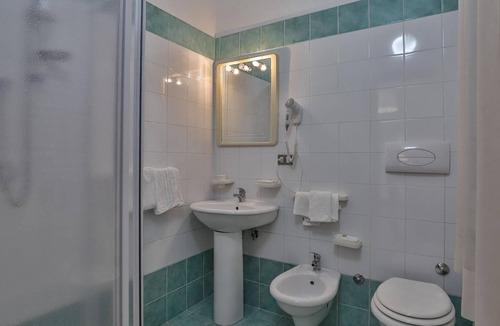 Laura Hotel | Hotel Delfa - ID 3416