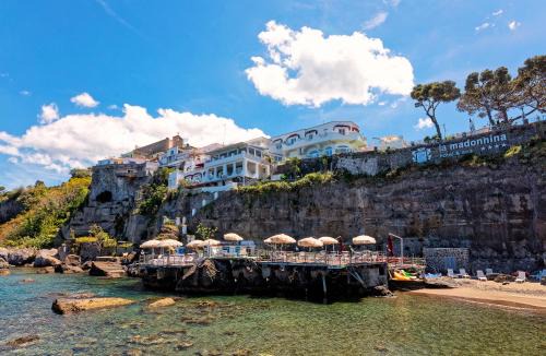 Casamicciola Terme Hotel | Hotel La Madonnina