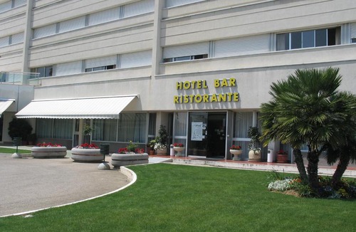 Marina di Citta Sant'Angelo Hotel | Hotel Miramare