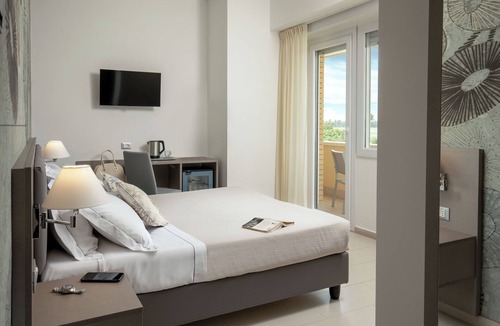 Lido di Capo Portiere Hotel | Hotel Miramare