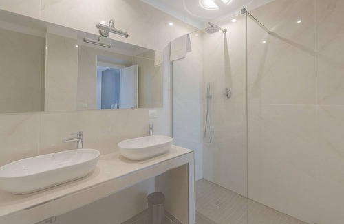 Pozzuoli Hotel | Hotiday Pozzuoli