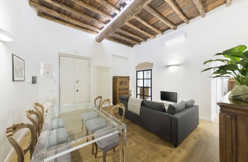 Rione IV Campo Marzio Apartment | House in Via del Corso