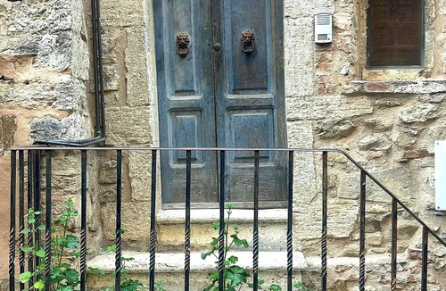 Montemerano House | House with art in mediaeval borgo in Maremma