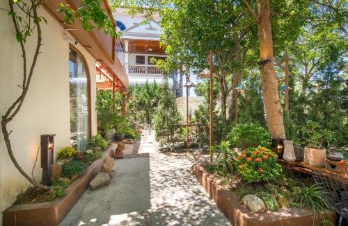 Huong Thuy Villa | Hue Crown Boutique Villa- Hue Ancient Capital