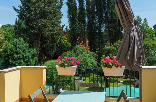 Appio Latino Villa | Huge Villa with Swimming Pool in the heart of Rome
