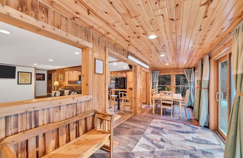 Rapid City House | Hygge House on the Creek, Relaxation at the Creekside House!