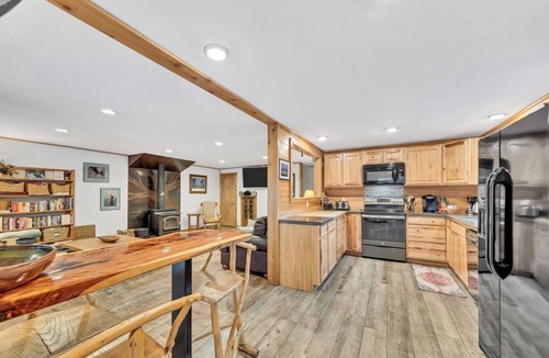 Rapid City House | Hygge House on the Creek, Relaxation at the Creekside House!
