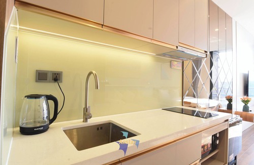 Ha Long Apartment | ICON40 Halong Fully Furnished Studio Netflix