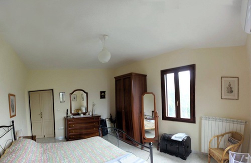 Castiglione Messer Raimondo House | Idyllic air-conditioned villa with mountain views. Nature, villages & vineyards.
