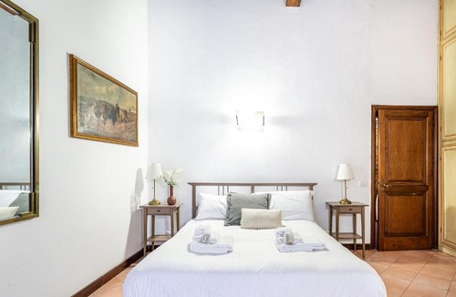 Rione V Ponte Apartment | iFlat Roman Retreat in the City Center