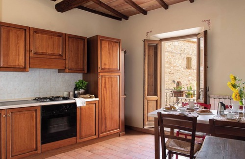 Castelnuovo dell'Abate Apartment | Il Borghetto - La Ghibellina Townhouse, private apartment with balcony