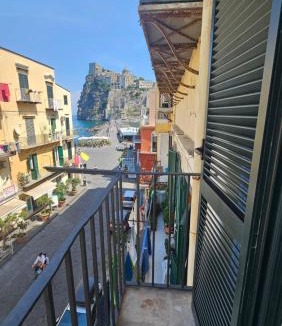 Ischia Ponte Apartment | Il Nido del Castello di Ischia