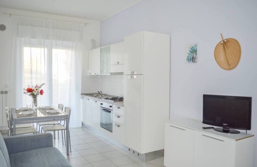 Foggetta Apartment | In an enchanting position, in a residential area just a stone's throw from the town center and directly on the territory of the Torre del Cerrano Marine Protected Area, the I Gabbiani residence offers you a relaxing vacation. Apartment two