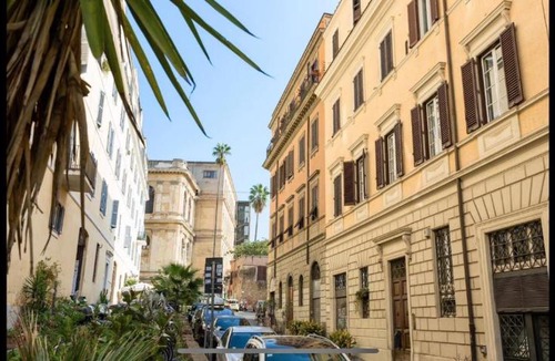Monti Apartment | IN FRONT OF COLISEUM 2
