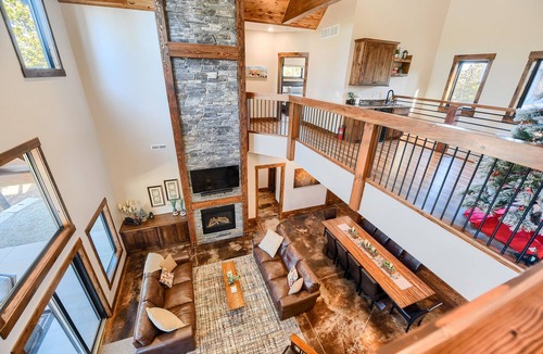Lead Cabin | Incredible Craftsman Style Spacious Lodge Walking Distance to Clubhouse!