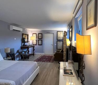 Marciaga House | Independent Room in Villa with Pool