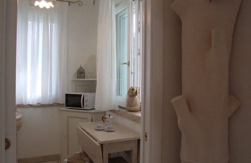 Marina di Castagneto Carducci Apartment | Beautiful apartment for 4 guests with WIFI, A/C, TV, patio and panoramic view