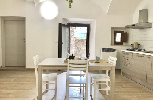 Villa Santa Lucia degli Abruzzi Apartment | Civic25 Abruzzo | Romantic retreat within the historic center