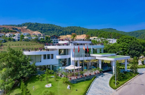 Luong Son Villa | Ivory Villas & Resort