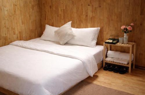 Cat Hai Bed & Breakfast | Kingfisher Nest
