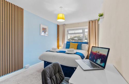 Grove House | KingstonUponThames,Contractor,5BR,Sleeps8,Parking,Close to Central London