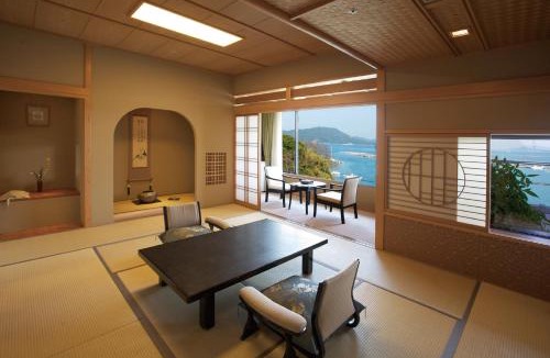 Toba Hotel | Kochoran