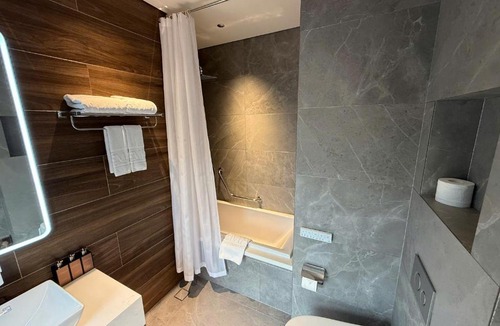 Hang Buom Hotel | Léman Old Quarter