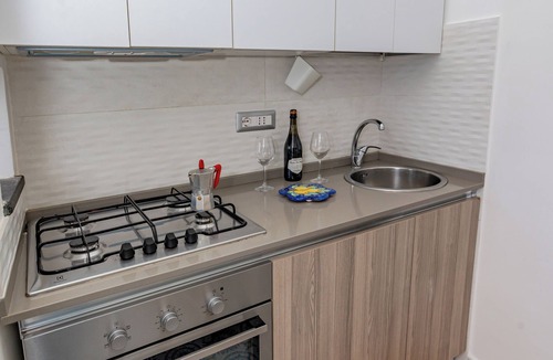 Minori House | L'Aurora house with sea view, WIFI, air conditioning, on the path of the Lemons