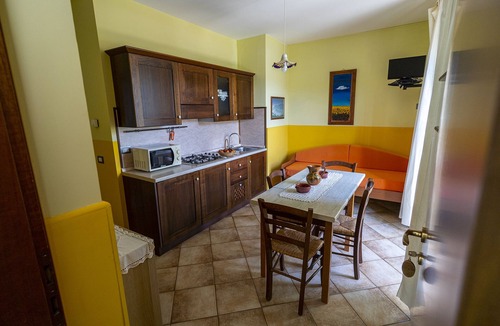Cessapalombo House | L'Olmo di Casigliano, apartment Girasole 5 places, 2 rooms