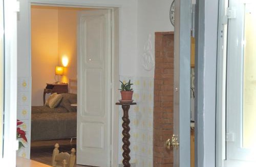 Materdei House | La Casa di Bijou a Napoli Materdei con giardino