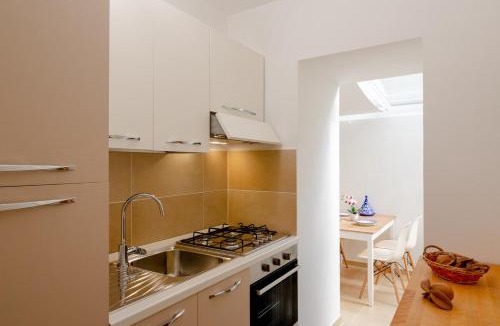Ischia Porto Apartment | La casetta gialla degli architetti sul porto