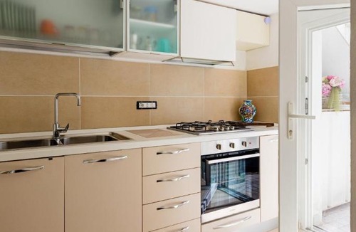 Ischia Porto Apartment | La casetta verde degli architetti sul porto
