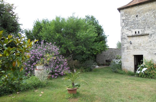 Champagne-le-Sec House | La Maison Noble, a 15th-century house, 35 minutes from FUTUROSCOPE