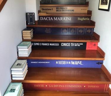 Santo Stefano di Rogliano Bed & Breakfast | La scala del libro