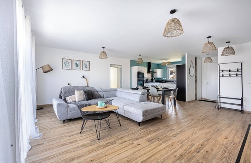 Isle House | La Terrasse d'Isle - Balcony - Spacious - Garage - Wi-Fi