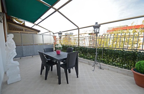 Cinecitta Apartment | LA TERRAZZA PARCO DEGLI ACQUEDOTTI