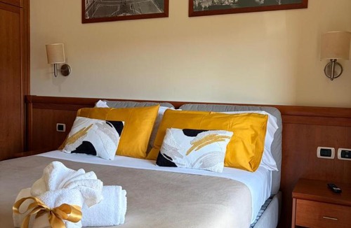 Aurelio Apartment | La Terrazza sul Parco , Huge Private Terrace, Free Parking, 3 Bedrooms