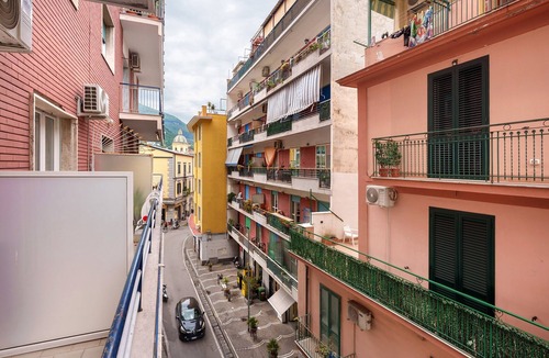 Castellammare di Stabia Apartment | La Vesuviana – Deluxe Room 2 with Balcony, Wi-Fi and Air Conditioning
