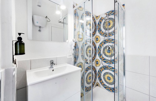 Castellammare di Stabia Apartment | La Vesuviana – Standard Room 1 with Balcony, Wi-Fi, and Air Conditioning