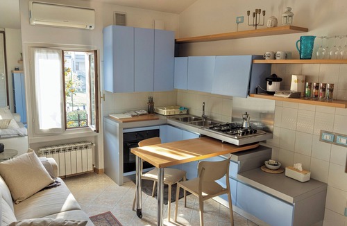 Desenzano del Garda Apartment | [lake front + parking] La casa di Pamela