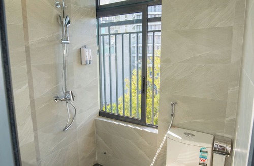 Thuy Khue Hotel | Lake View Hotel