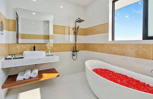 Lang Co Resort | LangCo Bay Retreat