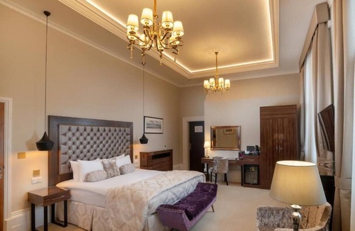 Canary Wharf Hotel | Lansbury Octagonal Tower