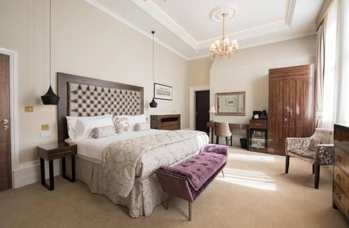 Canary Wharf Hotel | Lansbury Octagonal Tower
