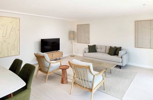 Bishop's Apartment | Large 1 bed - with fantastic views - Close to the South Bank & Waterloo Station