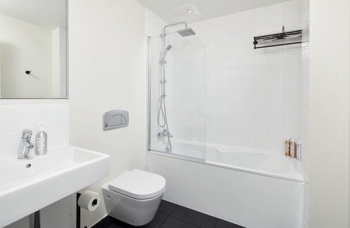 Bishop's Apartment | Large 1 bed - with fantastic views - Close to the South Bank & Waterloo Station