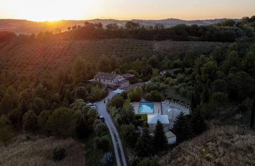 Ponzano di Fermo House | Large estate with pool and function room for retreats, wifi and air-con
