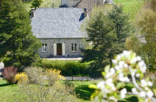 Le Claux House | Large gite (70m2) very clear, enclosed grounds (20a), for 2 people
