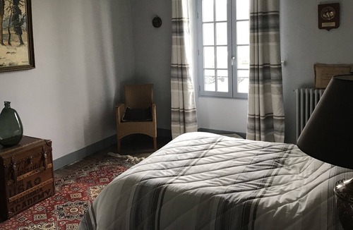 Montmorillon Apartment | Large renovated apartment downtown