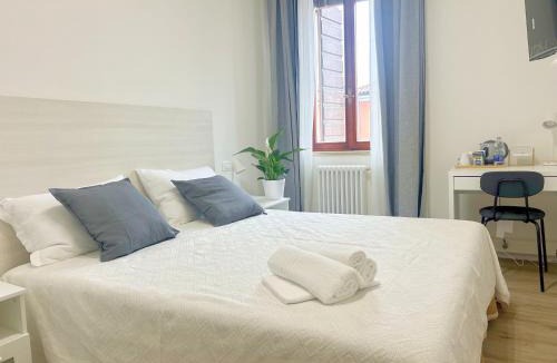 Sud-Ovest House | Le Golosine Fiera Rooms